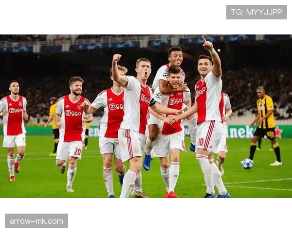 阿贾克斯勇夺荷甲新赛季冠军，再展足球豪门雄风