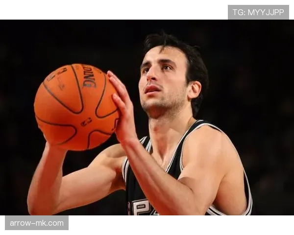 马努·吉诺比利突破制造多次关键助攻提升球队季后赛效率